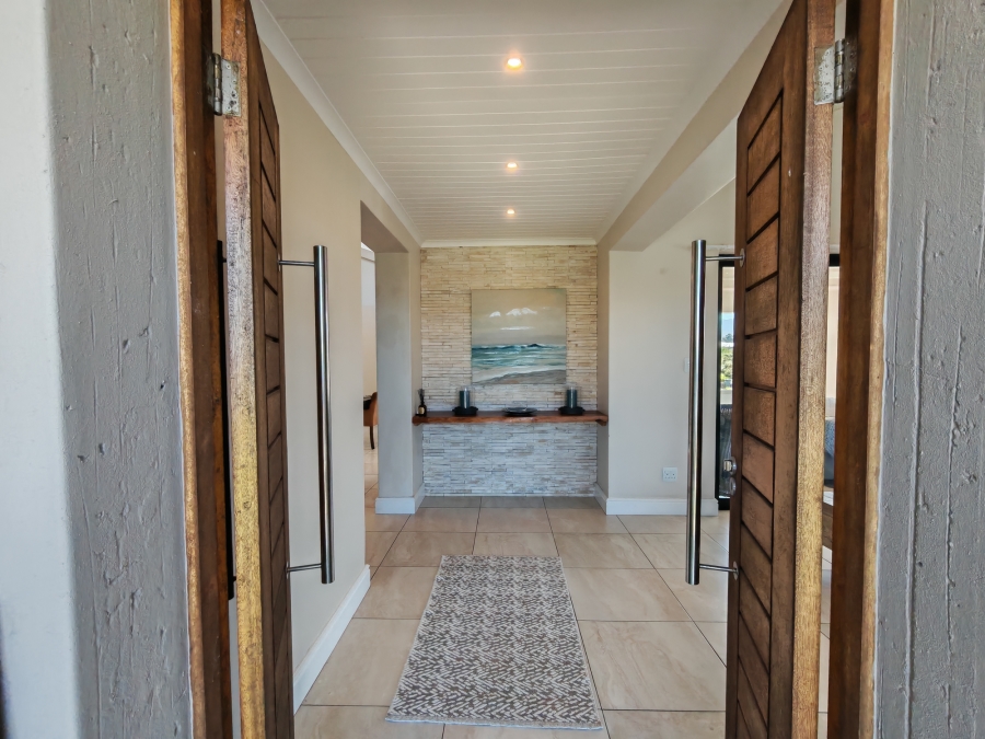 3 Bedroom Property for Sale in Kraaibosch Western Cape